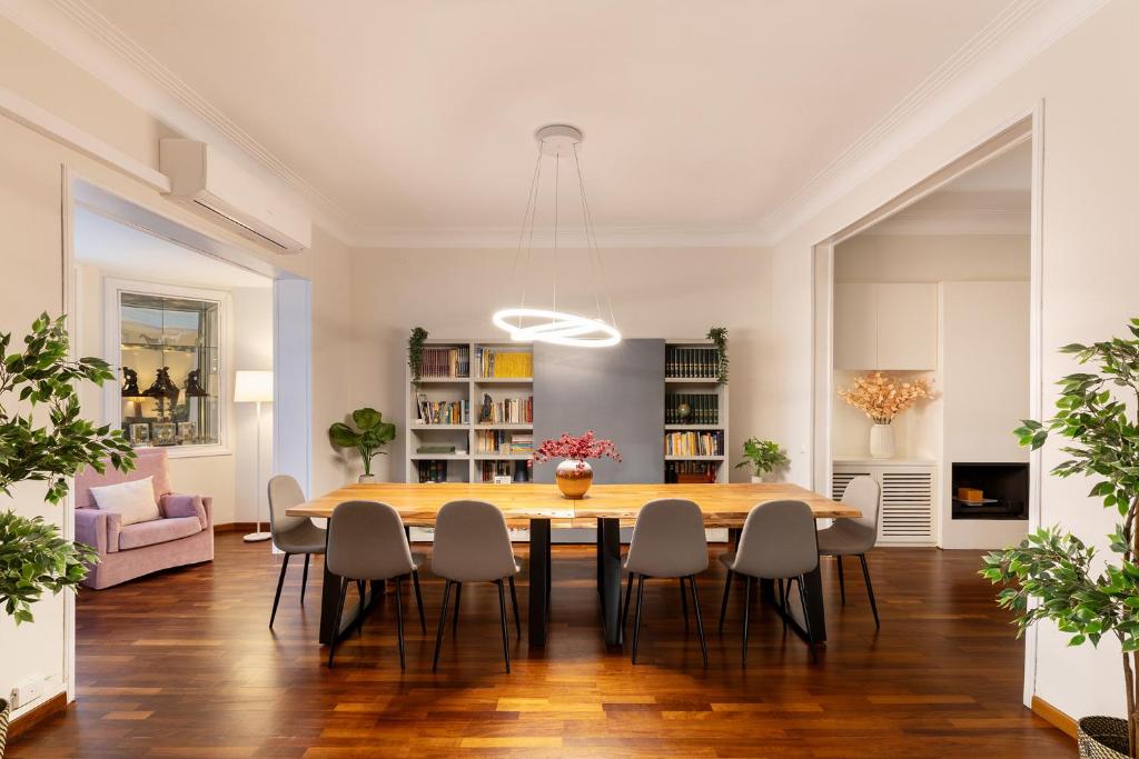 Large & beautiful apartment 4min from Passeig de Gràcia