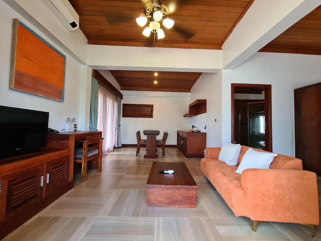 Mayura Hill Resort - Deluxe Villa