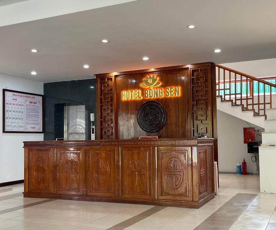 Lobby o reception area sa Khách Sạn Bông Sen