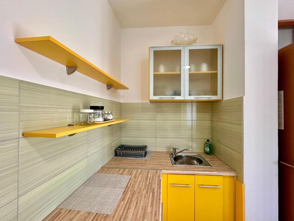 Coastal Family Escape in Turanj, Croatia - Apartamento Con Balcón