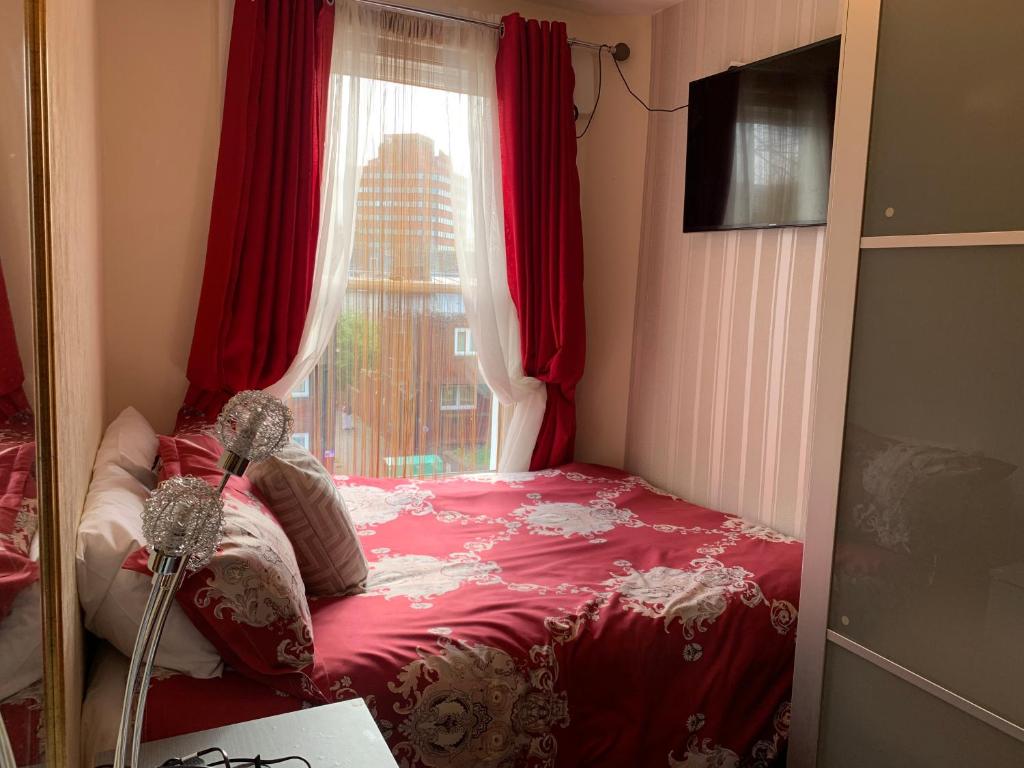 Superbly Furnished Apartment in Central London - Double Room With Shared Bathroom