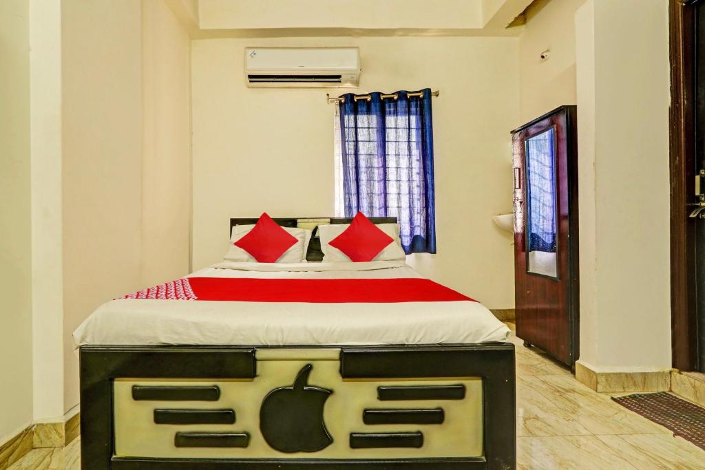 a bedroom with a large bed with red pillows at OYO ROYAL HAVEN in Hyderabad