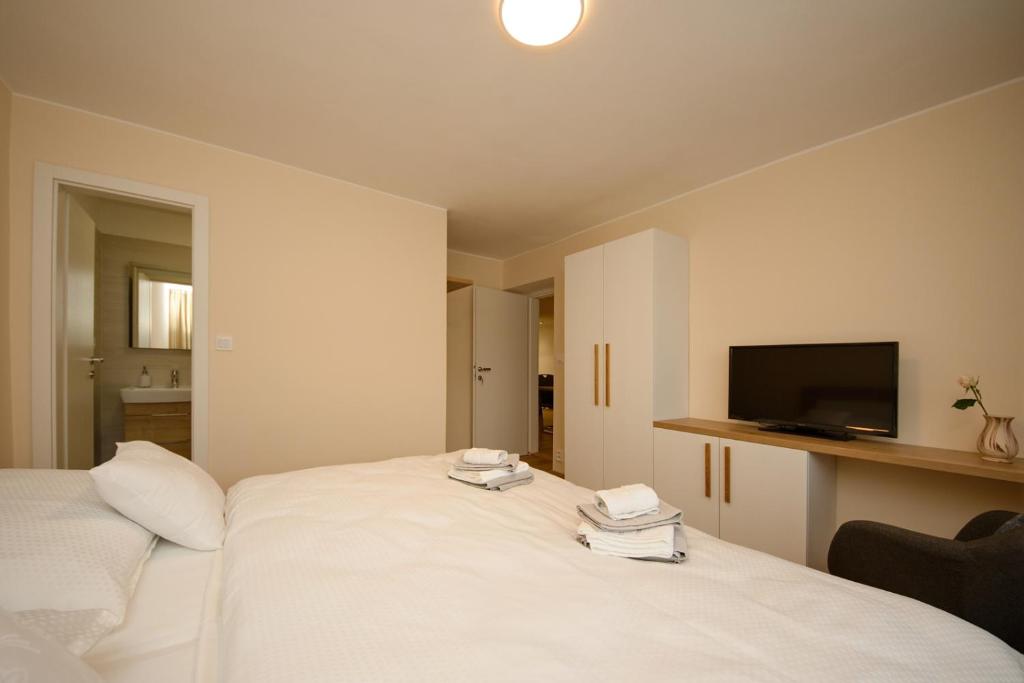 Postel nebo postele na pokoji v ubytování Apartmán nad Ottovkou