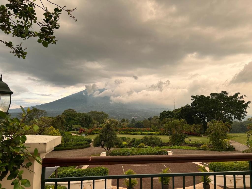 Uma vista da montanha tirada da casa de temporada 