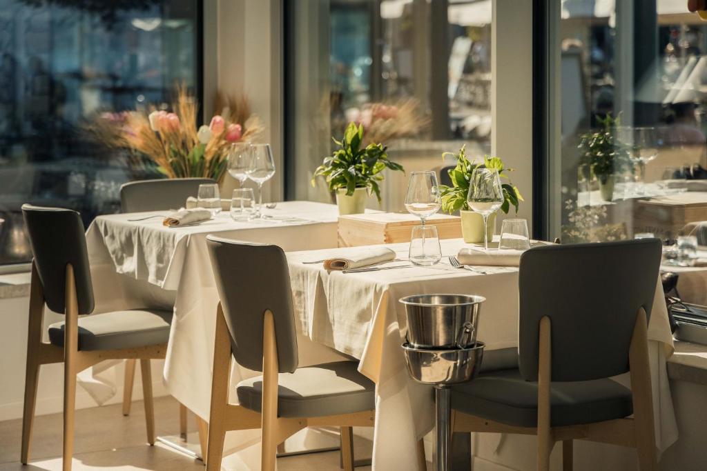 Reštaurácia alebo iné gastronomické zariadenie v ubytovaní Hotel Giardinetto