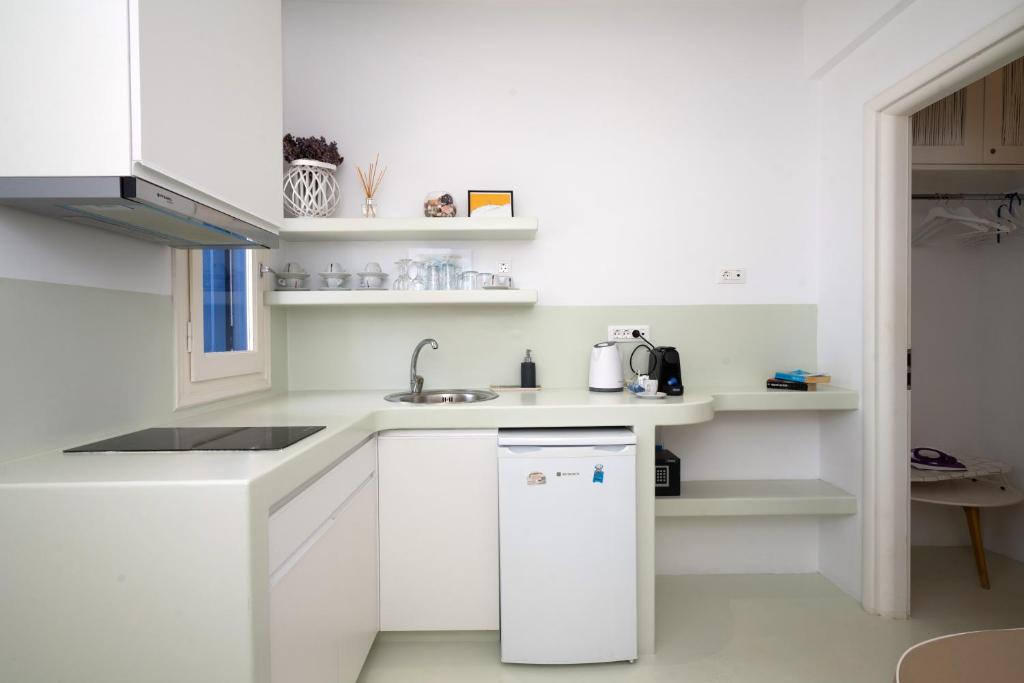 Kuchyň nebo kuchyňský kout v ubytování Hyades - Downtown Suites, Mykonos Town