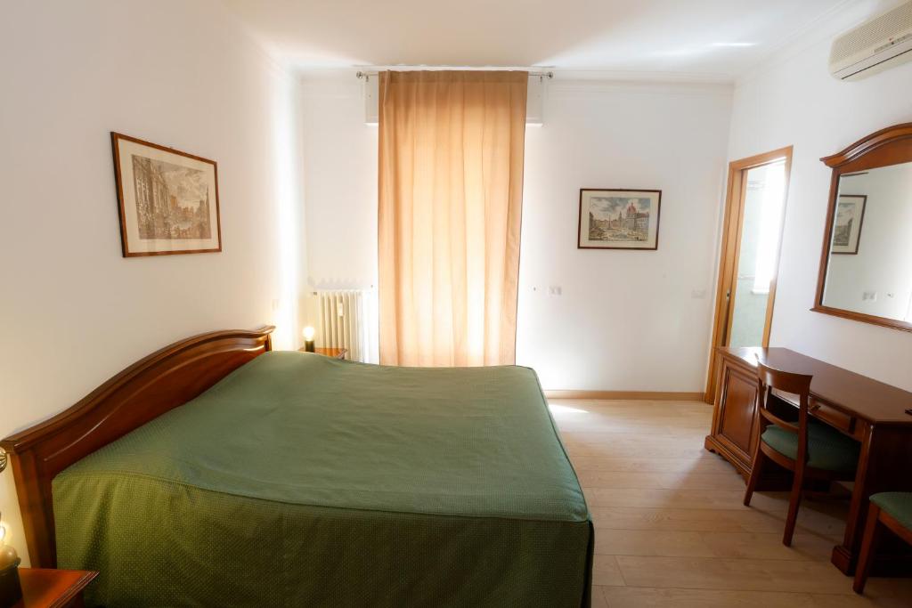 Postel nebo postele na pokoji v ubytování Hotel Adriatic