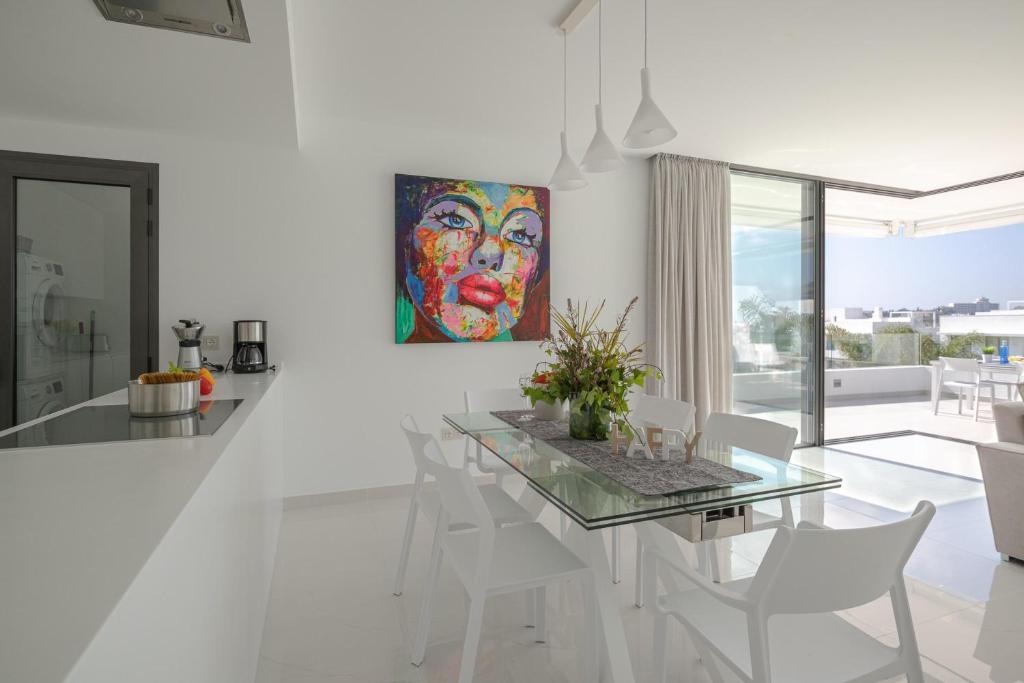 Zdjęcie z galerii obiektu Apartment Marbella Golf With Pool - Happy Rentals w mieście Estepona