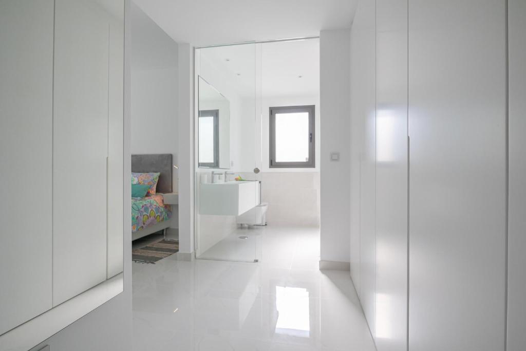 Łazienka w obiekcie Apartment Marbella Golf With Pool - Happy Rentals