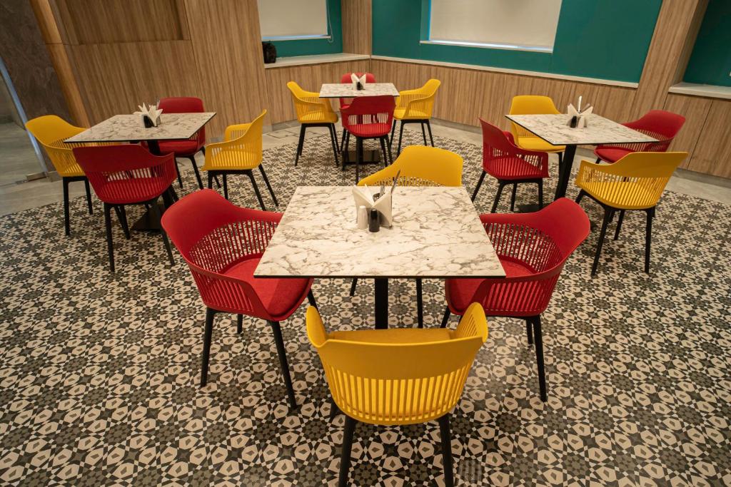 Restaurace v ubytování Sparrow Hotel Managed by Siara Sariska Alwar