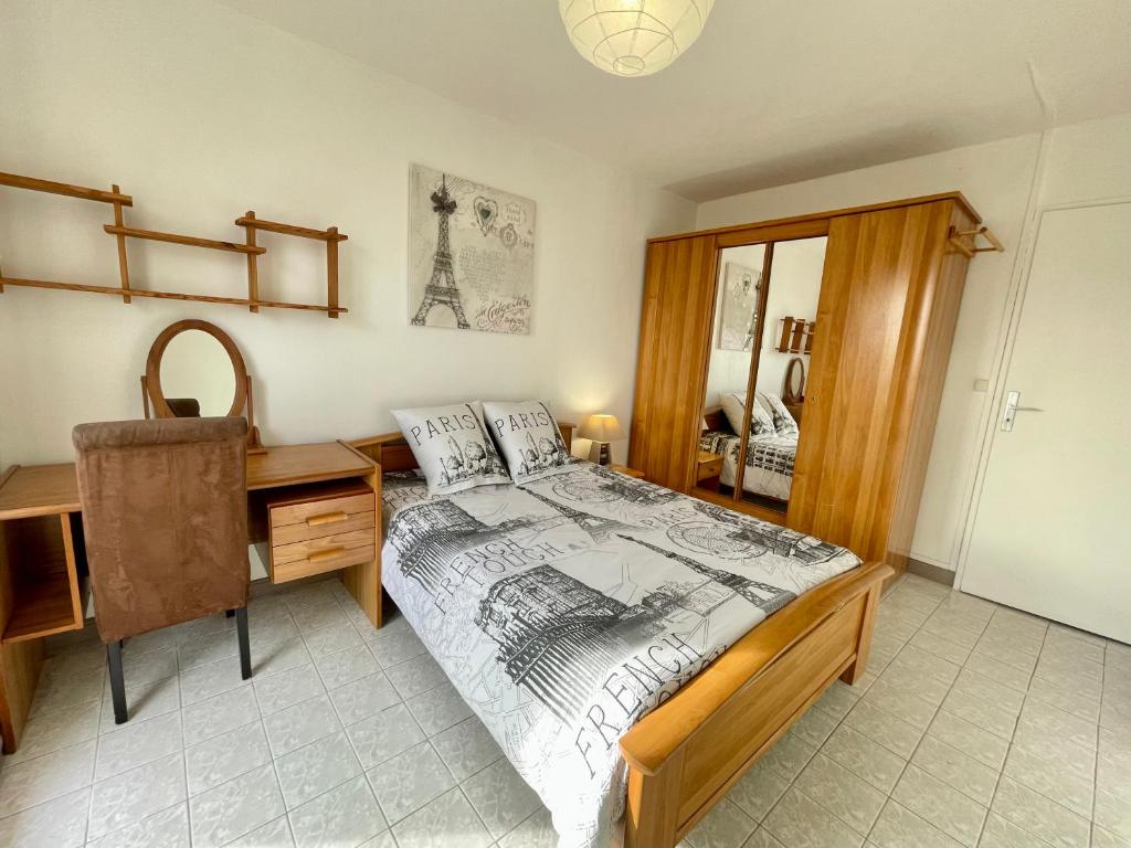 Postel nebo postele na pokoji v ubytování Chambre privée en colocation dans un appartement au centre de rillieux la pape