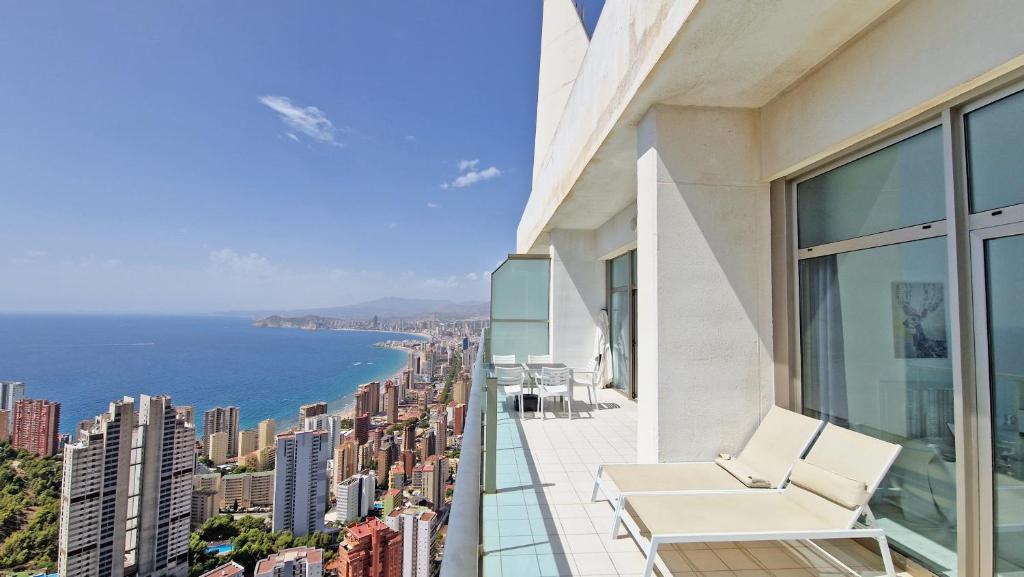 Apartment mit Balkon und Meerblick in der Unterkunft 42nd floor - Penthouse VIP with private terrace and sea views in Benidorm