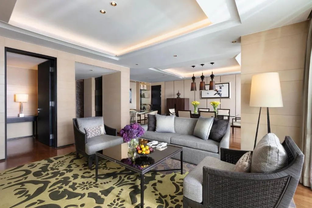 Deluxe Suite - Lounge Access