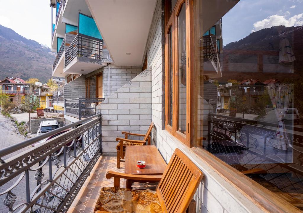 Nespecifikovaný výhled na hory nebo výhled na hory při pohledu z hostelu