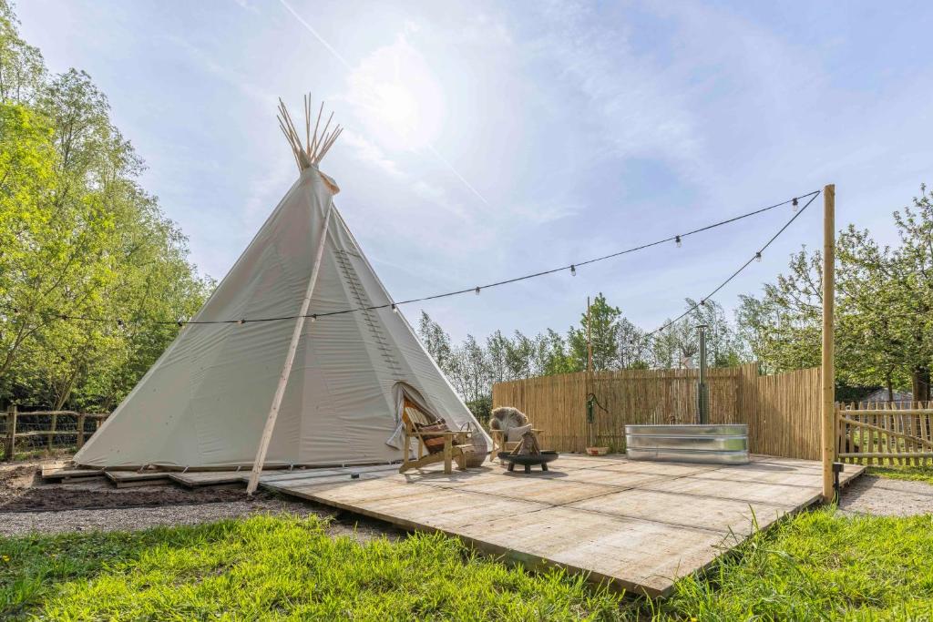 Comfort Tipi Marie, Tipi Bo Deluxe & tent Nicolaï - 'Glamping in stijl' - Tent - Deluxe
