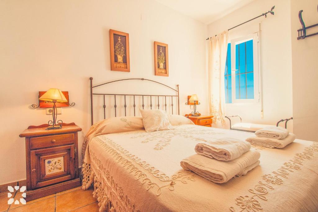 Postel nebo postele na pokoji v ubytování Villa Azalea by Abahana Villas