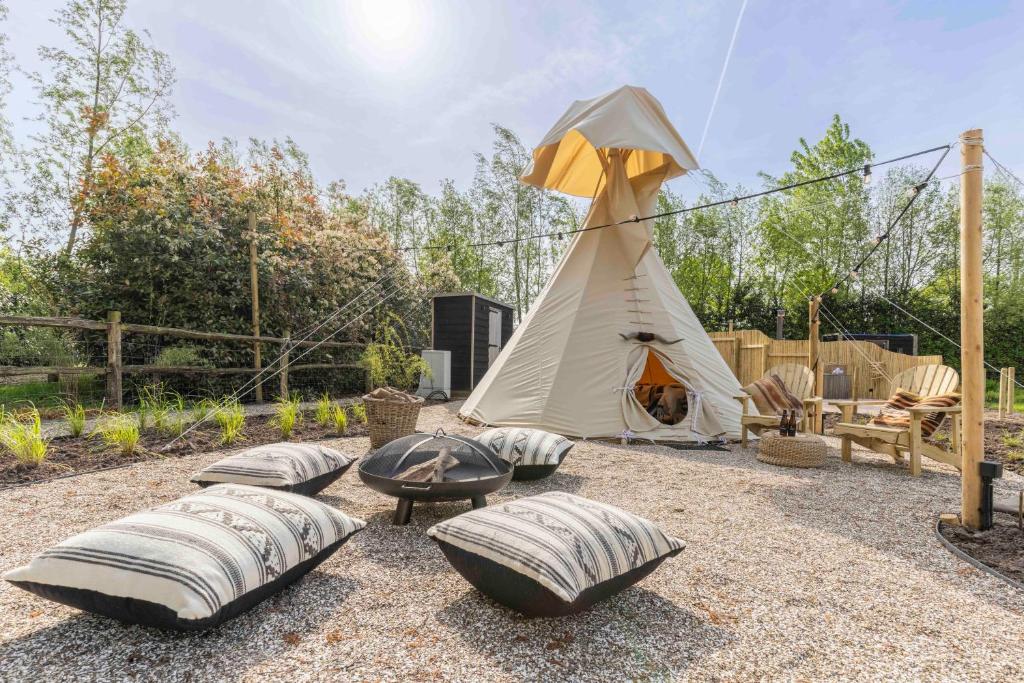 Comfort Tipi Marie, Tipi Bo Deluxe & tent Nicolaï - 'Glamping in stijl' - Tente