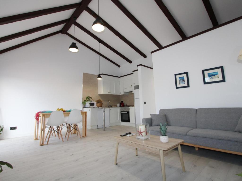 Fotografia z galérie ubytovania Apartamento junto al mar con wifi gratuito, aire acondicionado opcional, mascotas permitidas. - ES-184-56 v destinácii Riumar