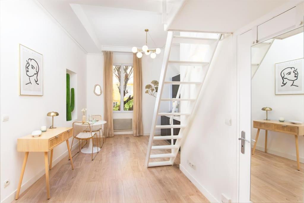 Φωτογραφία από το άλμπουμ του The Calypso - Quiet - New - Central στη Νίκαια