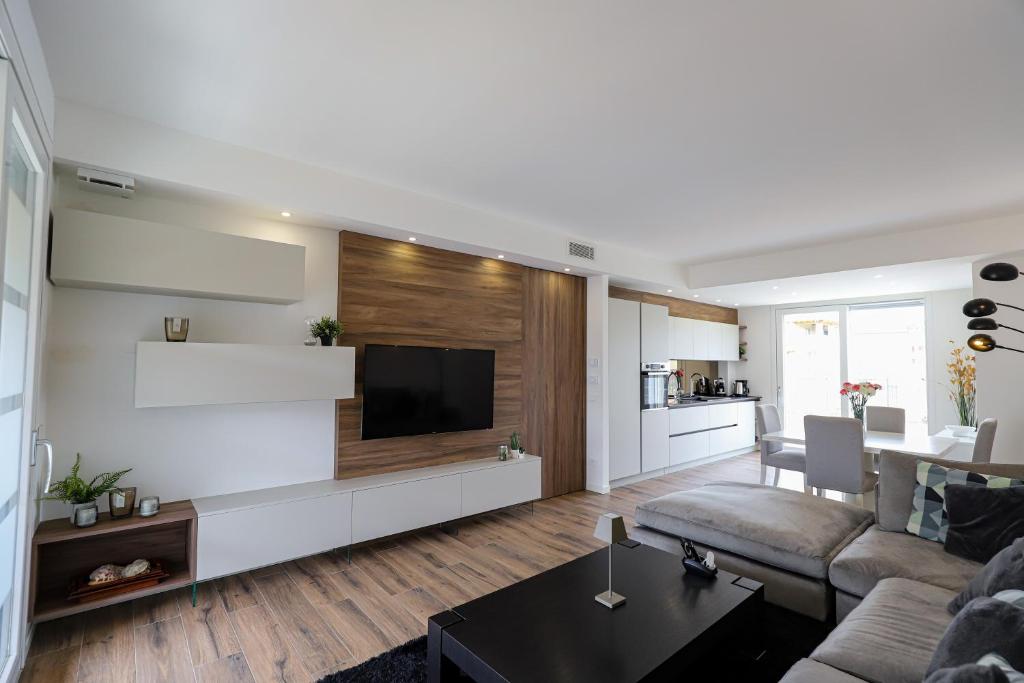 a living room with a flat screen tv and a couch at Villa 41 Lazise in Lazise