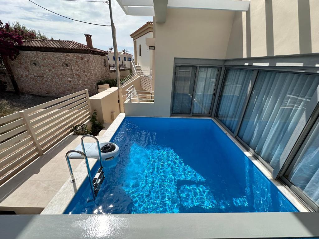 Bazén v ubytovaní RVG A3 Luxury House with Pool in Portoheli alebo v jeho blízkosti