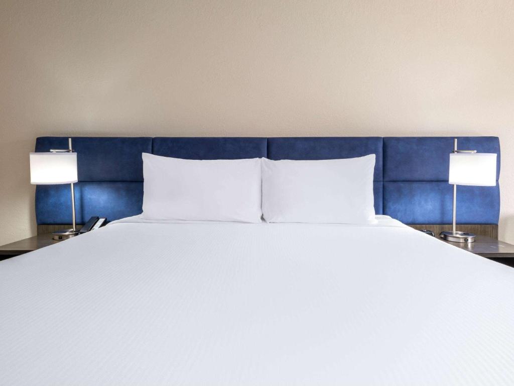 Wyndham Boca Raton Hotel - King Room - Non-Smoking
