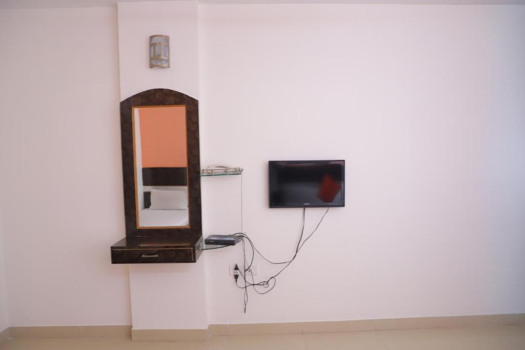 TV a/nebo společenská místnost v ubytování Hotel Sai Kohinoor