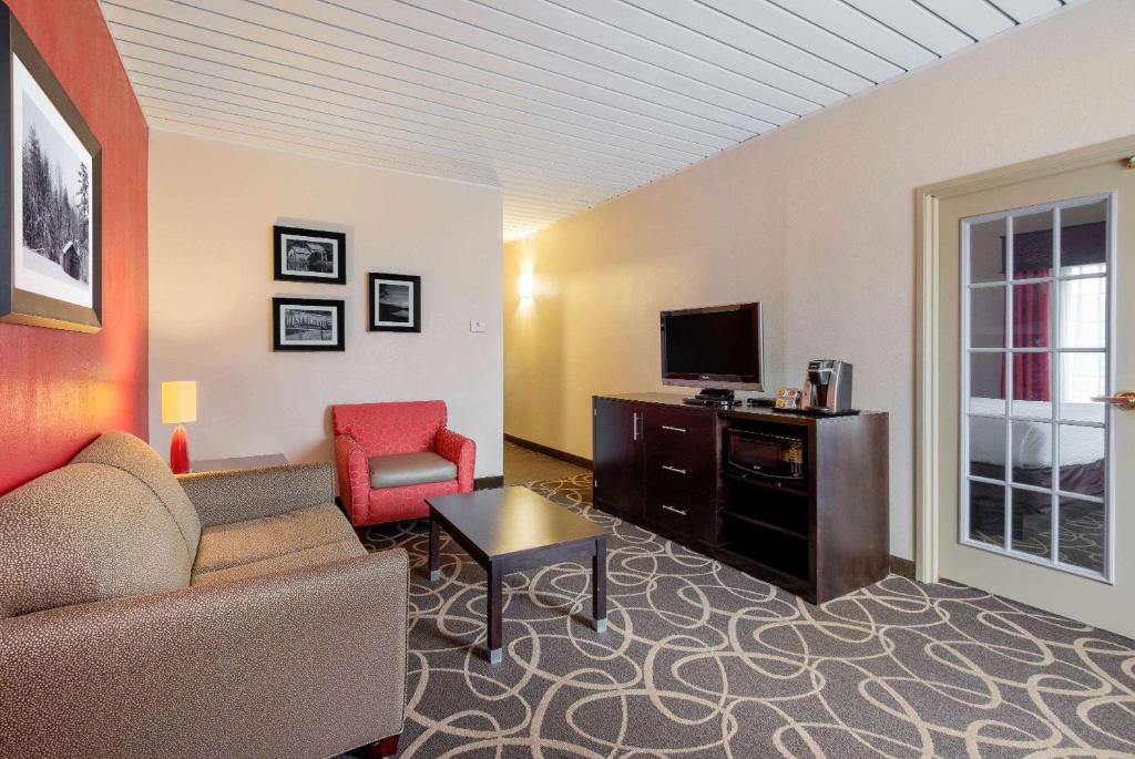 La Quinta by Wyndham Elkview - Charleston NE photo