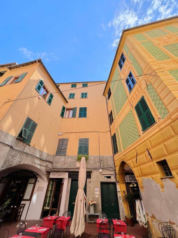 a building with tables and chairs in front of it at La casa di Piermaria in Varazze