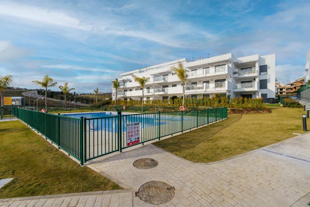 Bazén v ubytovaní Apartment La Cala With Pool - Happy Rentals alebo v jeho blízkosti