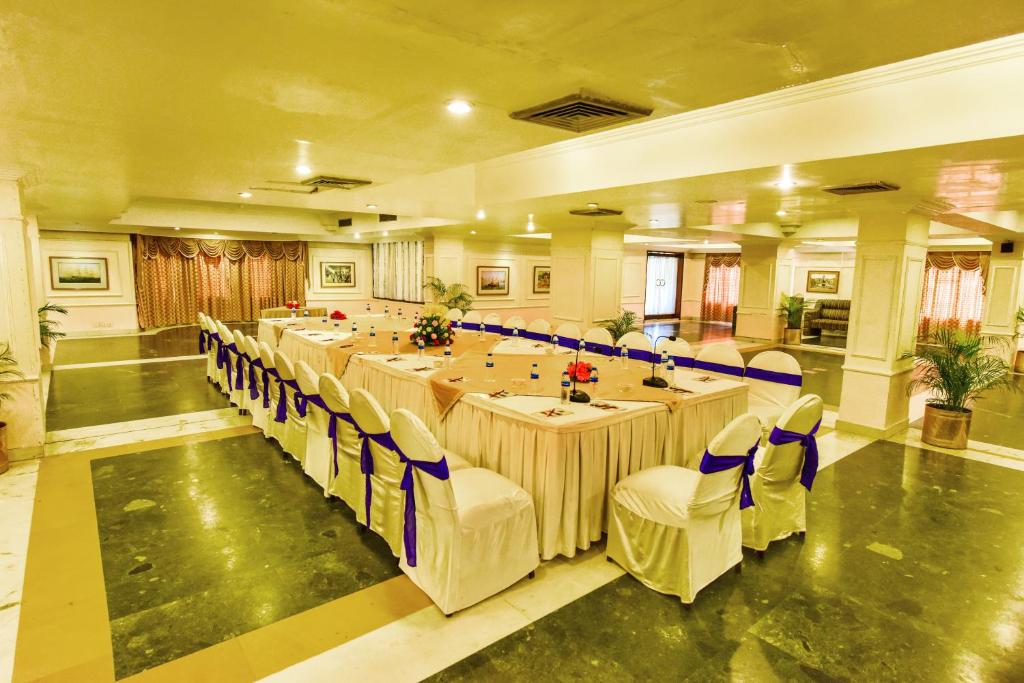 Restaurace v ubytování Hotel Swosti Premium Bhubaneswar