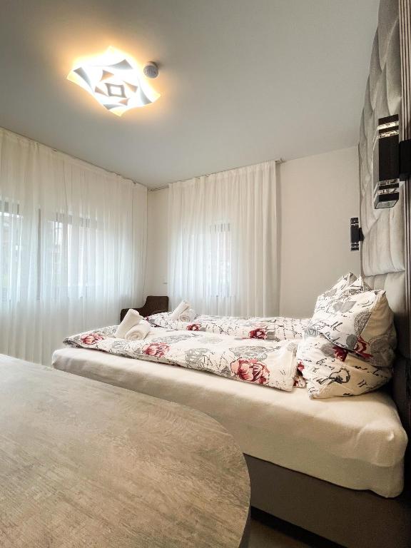 Postel nebo postele na pokoji v ubytování Hotel Löwenstein