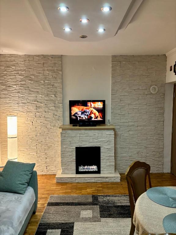 TV a/nebo společenská místnost v ubytování Apartment Milos