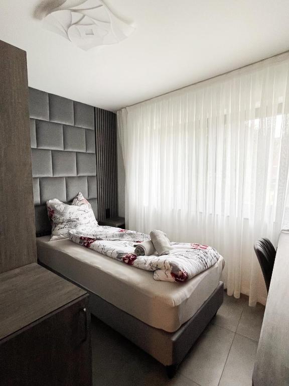 Postel nebo postele na pokoji v ubytování Hotel Löwenstein
