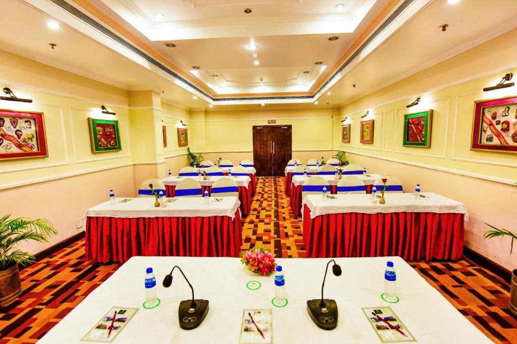 Restaurace v ubytování Hotel Swosti Premium Bhubaneswar