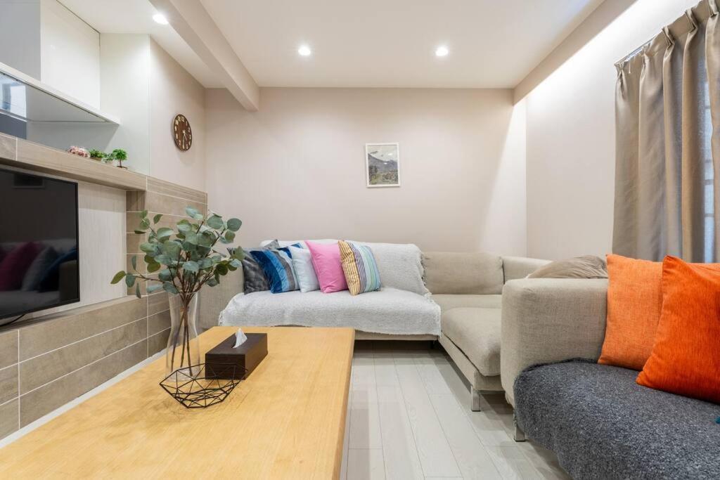 Great access to USJ and Dotonbori! Up to 8 people can stay NETFLIX