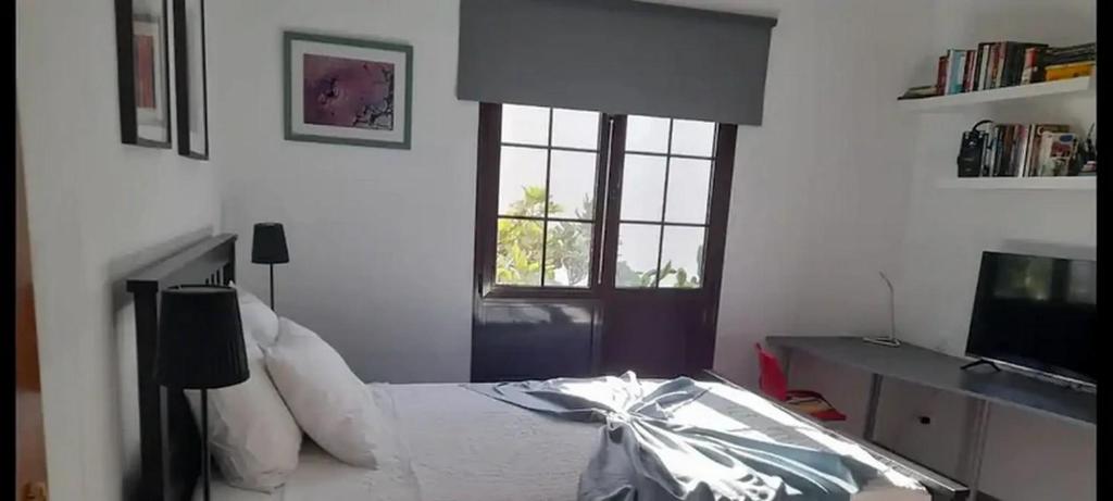 テギセにあるSuite Bucicaのベッドルーム(ベッド1台、窓付)