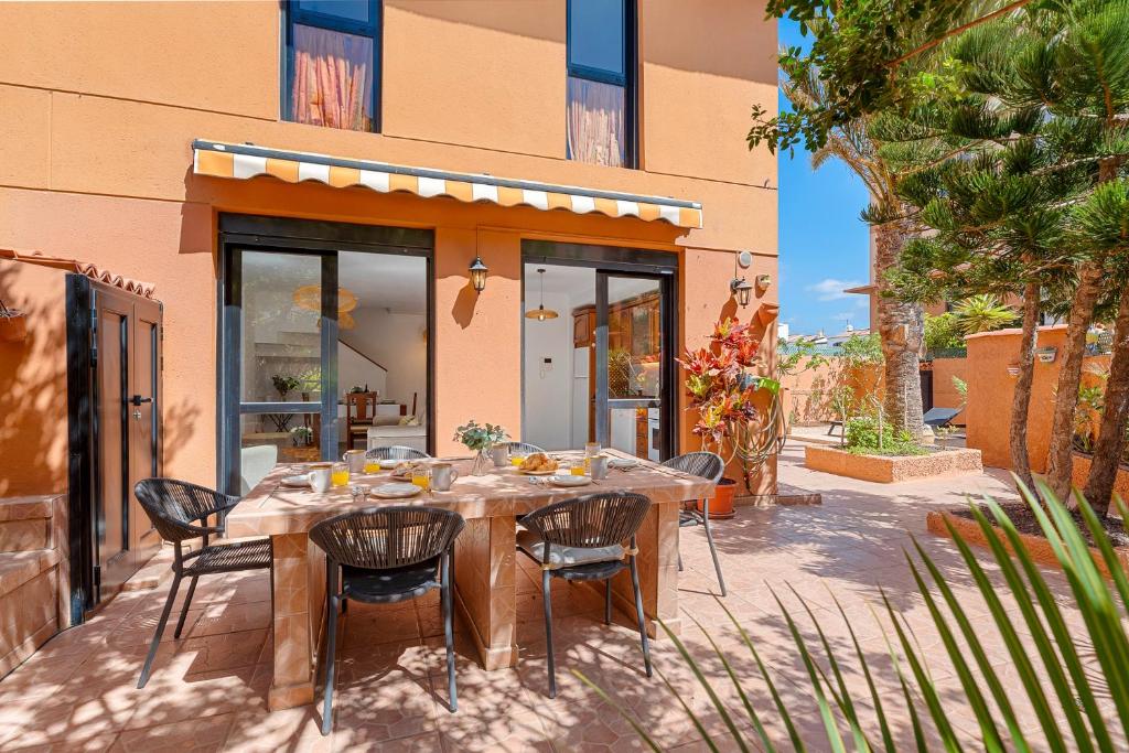 MEDANO4YOU Tropical Terrace Holiday Home