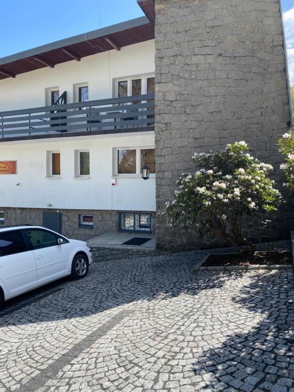 Budova, kde se aparthotel nachází