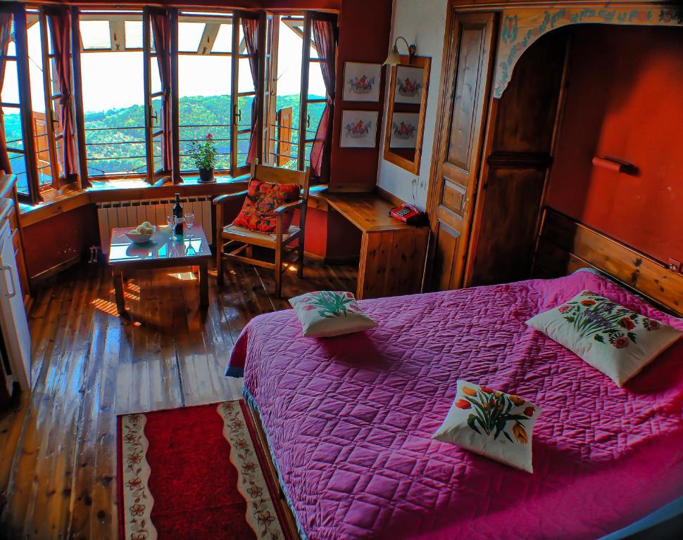 Łóżko lub łóżka w pokoju w obiekcie Hotel Stoikos