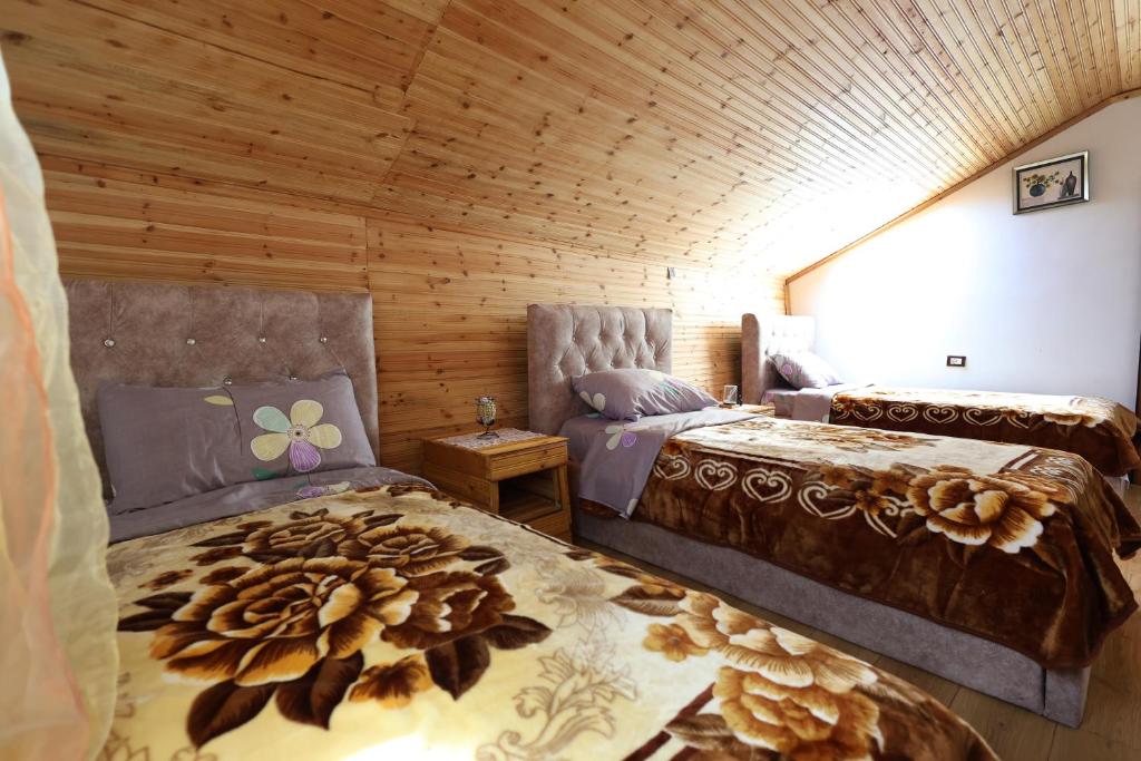 Postel nebo postele na pokoji v ubytování Samuela Cozy Retreat