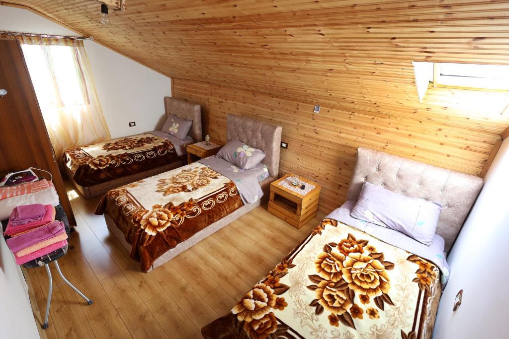 Postel nebo postele na pokoji v ubytování Samuela Cozy Retreat