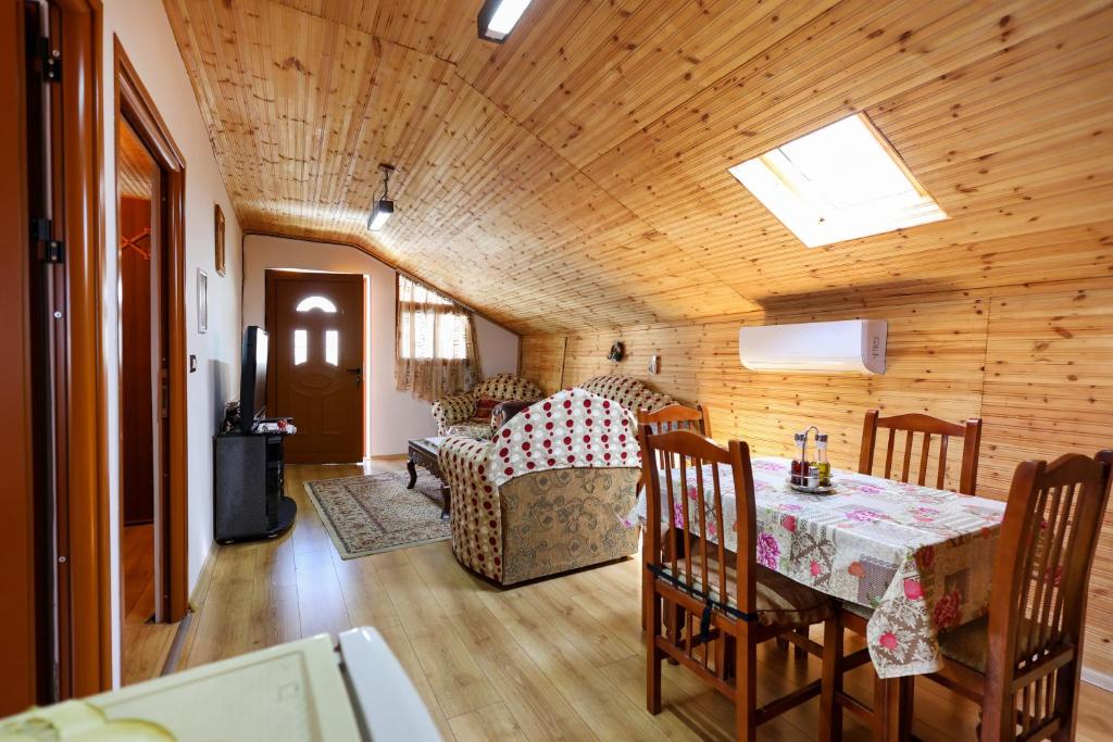 Posezení v ubytování Samuela Cozy Retreat