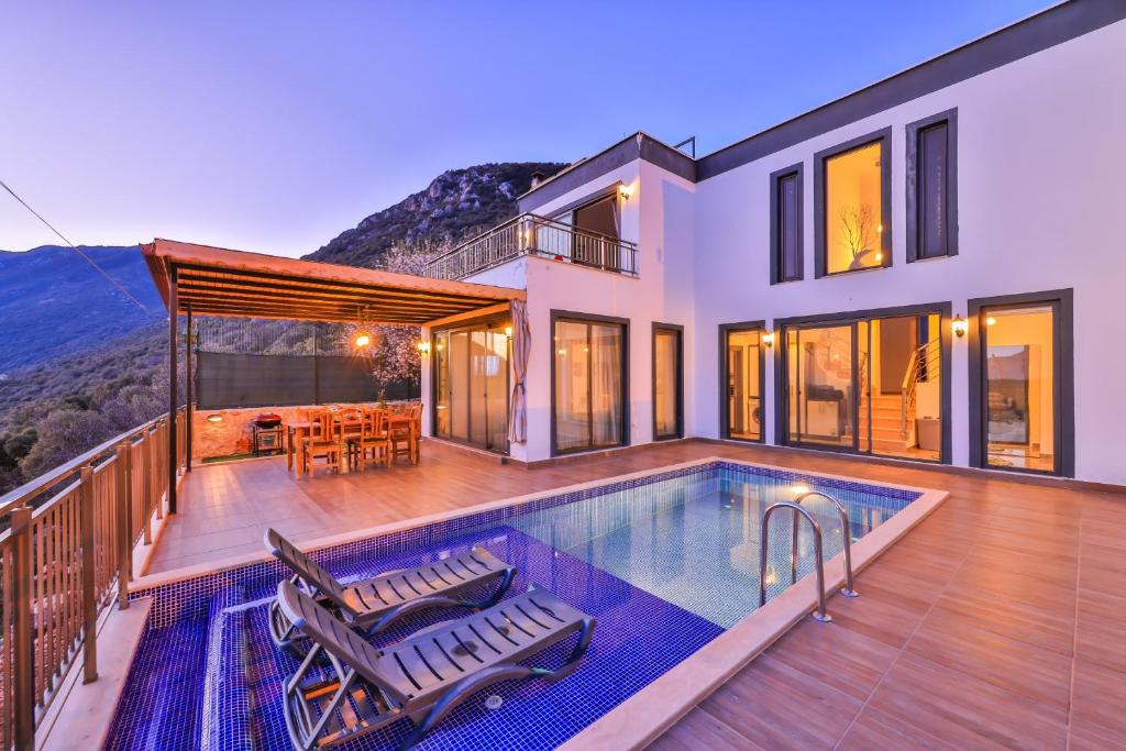 Bazén v ubytování Villa Ases Çukurbağ Köyü Kaş Antalya nebo v jeho okolí