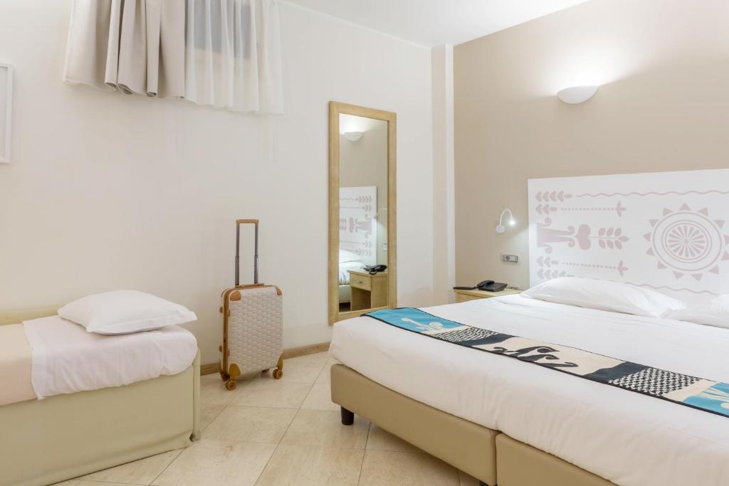 A bed or beds in a room at Hotel Domomea