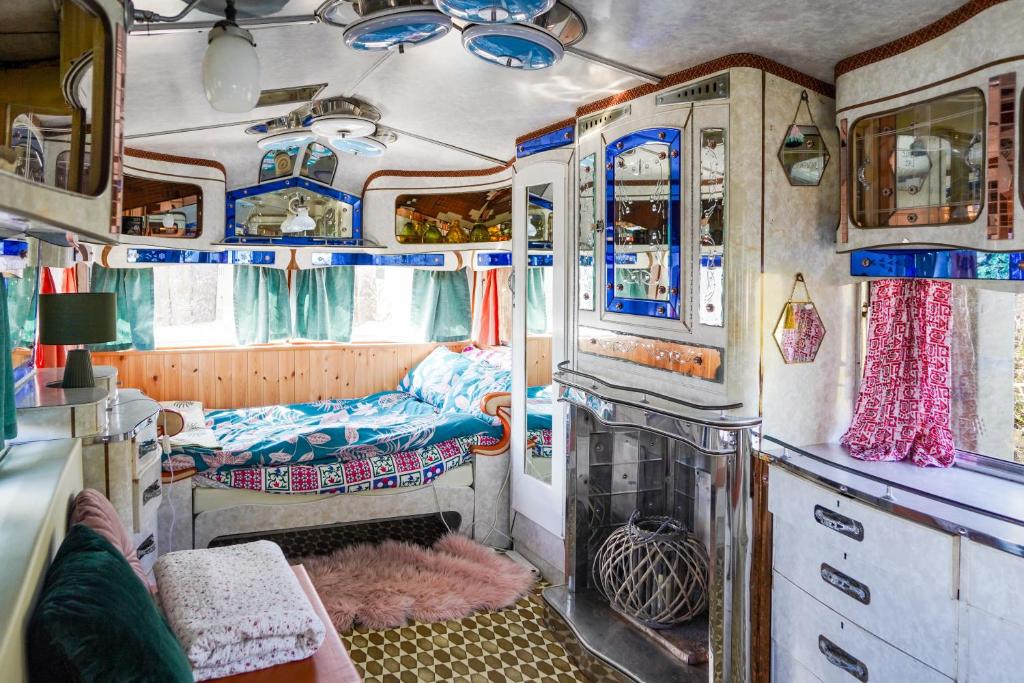 Letto o letti in una camera di Custom Airstream at Valentia Island Escape