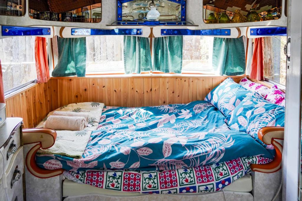 Letto o letti in una camera di Custom Airstream at Valentia Island Escape