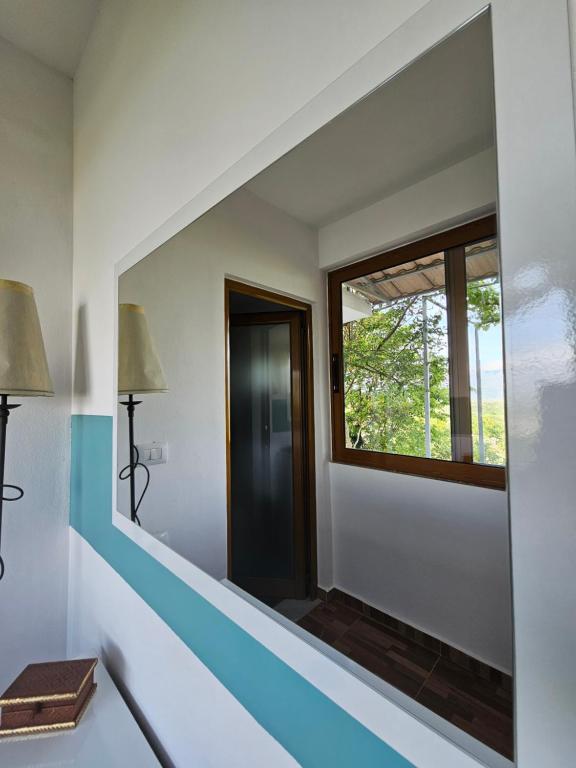 Fotografie z fotogalerie ubytování Lemon Garden Apartment-Hot Tub Jacuzzi v destinaci Gjirokastër