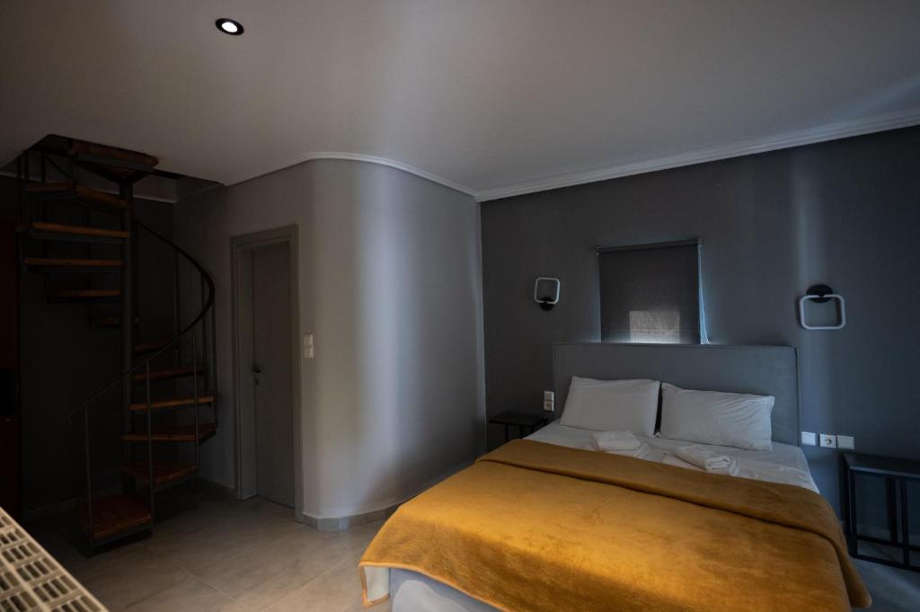 Łóżko lub łóżka w pokoju w obiekcie Kaiafas Lake Hotel