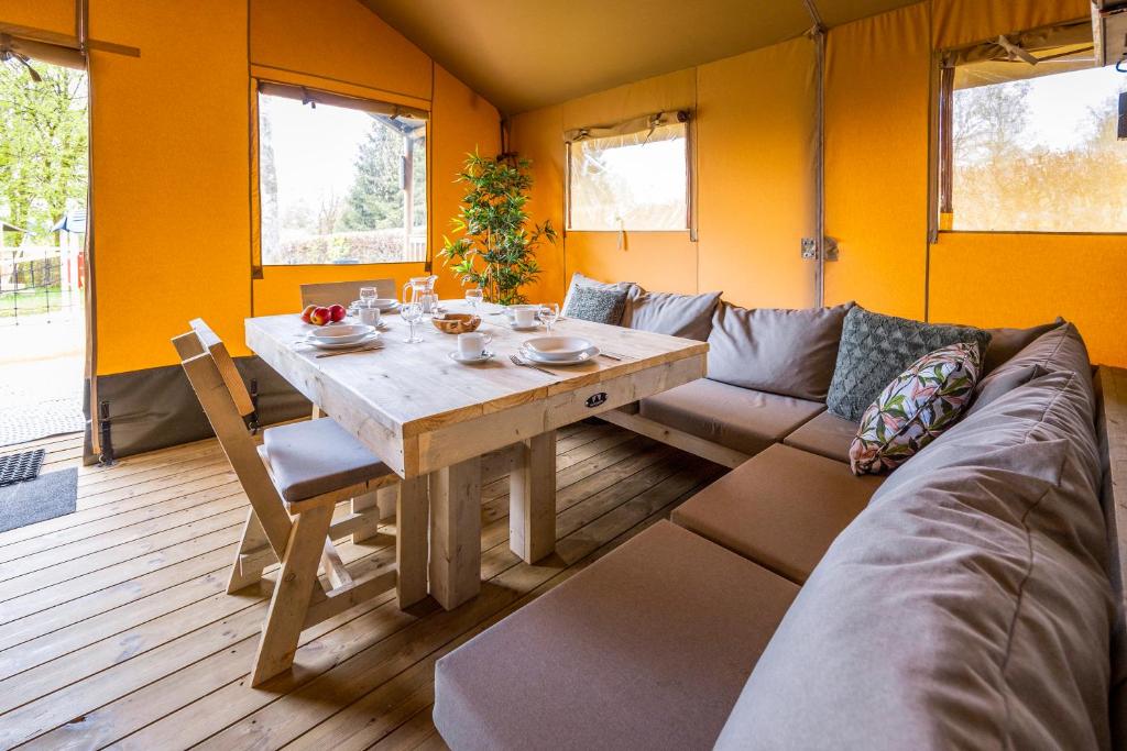 Area soggiorno di Ardennen Camping Bertrix